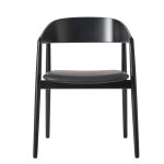 Gepolsterter Designer Esszimmerstuhl AC2 von Andersen Furniture in Buche, schwarz lackiert mit schwarzem Lederbezug Esszimmerstuhl mit Armlehnen in Buche schwarz - AC2 Chair von Andersen Furniture