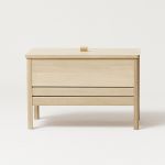 Sitztruhe aus Holz in Eiche, weiß geölt - A LINE STORAGE BENCH 68 von FORM & REFINE