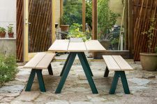 Gartentisch mit Bänken aus Holz und Stahl - OVERLAP von Skagerak