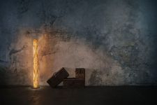 Schlanke Stehleuchte als Säule aus Holzfurnier - COLUMNA von LeuchtNatur