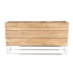 Tiefer Pflanzenbehälter MINI GARDEN des deutschen Designlabels Jan Kurtz aus recyceltem Teakholz, in der Größe 100 x 25 x 53 cm Jan Kurtz MINI GARDEN - Pflanzkasten aus Teak mit Gestell