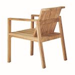 Der Gartensessel MANTI hat eine geneigte Rückenlehne, welche bequemes Sitzen verspricht Gartensessel aus Teakholz - MANTI von Jan Kurtz