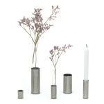 Das CANDLE TRAY von The Oak Men lässt sich zusätzlichen um ein Pimp-Kit bestehend aus drei Kerzenhaltern und zwei Vasen ergänzen - Abbildung in Edelstahl Kerzenhalter CANDLE TRAY