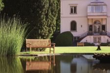 massive Gartenbank VICTORIA aus Holz von Traditional Teak  massive Gartenbank VICTORIA aus Holz von Traditional Teak