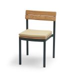 stapelbarer Gatrenstuhl aus Alu und Holz mit Sitzkissen - PELAGO CHAIR von Skagerak