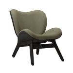 Lounge Sessel in Eiche schwarz mit Morning Meadows Bezug - A CONVERSATION PIECE LOW LOUNGE CHAIR von UMAGE