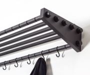 Garderobe mit Hutablage und Haken in schwarz lackiert MOODRACK von Roon & Rahn