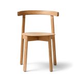 Vorderansicht des Esszimmerstuhls LUNAR CHAIR von FORM & REFINE in Eiche geölt Vorderansicht des Esszimmerstuhl aus Holz in Eiche, geölt Lunar Chair von Form and Refine