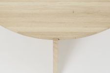 Designer Couchtisch TABLE XL aus Eiche natur von oben Designer Couchtisch aus Eiche natur - TABLE XL von Kristina Dam