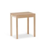Sitzhocker aus Eiche in weiß geölt LIGHTWEIGHT STOOL von FORM & REFINE