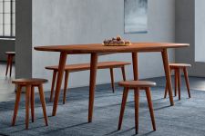 moderner Designer Esstisch oval aus Massivholz - AMBIO von vitamin design