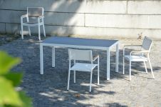 LUX ALU von Jan Kurtz - stapelbarer Gartenstuhl aus Aluminium und Teakholz 