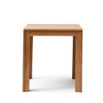 quadratischer Holztisch aus Eiche - ELEMENT TABLE von FORM & REFINE