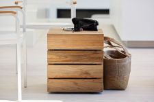 Outdoor Beistelltisch aus Holz mit Rollen - MOVE von Jan Kurtz 