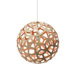 Kugel Hängeleuchte in Bambus natur / pink (40 cm) - CORAL von David Trubridge
