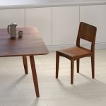 Der Design Massivholzstuhl INTUS in Nussbaum von vitamin design am Esstisch AETAS vitamin design INUTS - schlichter Massivholzstuhl in amerikanischer Nussbaum