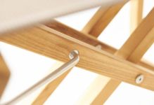 Detailaufnahme des klappbaren Regiestuhls KATE aus Teak Detailaufnahme des klappbaren Regiestuhls aus Teak - KATE von Traditional Teak