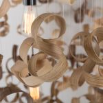 Pendlleuchte aus Holz von Tom Raffield - GIANT FLOCK CHANDELIER