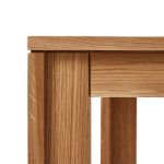 Detail quadratischer Holztisch in Eiche - ELEMENT TABLE 70 x 70 cm von FORM & REFINE