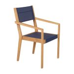 Stapelbarer Gartenstuhl LUNA aus Teakholz mit blauem Textilene-Bezug von Traditional Teak stapelbarer Gartenstuhl aus Holz in blau - LUNA von Traditional Teak