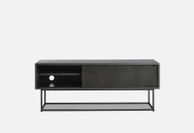 WOUD - VIRKA LOW TV Sideboard aus Holz, schwarz lackiert