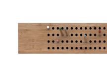 Detail der Hakenleiste SCOREBOARD von We Do Wood
