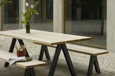 Gartentisch aus Holz und Stahl mit 220 cm Länge - OVERLAP TABLE von Skagerak