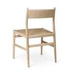 Rückansicht Stuhl aus Holz mit Geflecht für Esstisch - ARV CHAIR von Brdr. Krüger