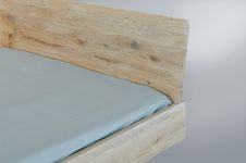Die markante Holzmaserung von dem Bett QUADRA in Eiche weiß geölt macht jedes Stück zu einem echten Unikat  Bett Holz Design in Eiche weiß gekalkt QUADRA von vitamin design