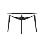 Den modernen Couchtisch HANG OUT aus schwarzem Eichenholz und Messing von UMAGE ergänzt wahlweise eine praktische Ablage-Tasche aus Kunstleder Couchtisch aus Holz in Eiche schwarz - Hang Out Coffee Table Umage