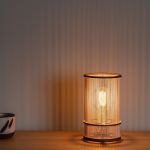 Kleine Tischleuchte ARTUS TABLE LIGHT mit rundem Käfig aus Holz von Tom Raffield kleine Tischleuchte mit rundem Käfig aus Holz von Tom Raffield - ARTUS TABLE LIGHT