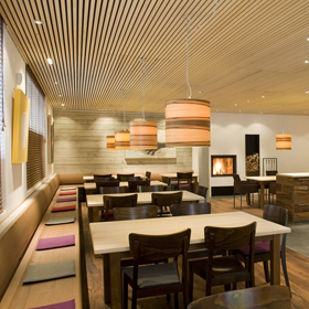 media/image/professsionelle-Objektaustattung-Restaurant-Hotel-mit-Designer-Moebeln-und-Leuchten-HolzDesignPur_Coverhuzh6NHj6AEdN.jpg