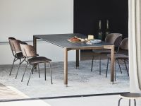 Jan Kurtz - RADIUS Esstisch aus Holz und Keramik