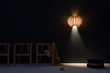 Runde Design-Wandleuchte URCHIN aus Holzfurnier mit angenehmen Licht Runde Wandleuchte URCHIN aus Holz von Tom Raffield