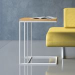 Beistelltisch mit Tischplatte in Eiche und filigranem Metallgestell in weiß - FELIX von take me HOME