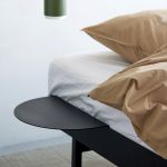 MOEBE BED Ausziehbett mit Nachttisch aus pulverbeschichtetem Stahl in Black