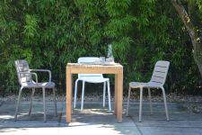 Egal ob für Garten, Terrasse oder Balkon - der Holztisch SAMOA eignet sich für jeden Outdoor-Bereich. Jan Kurtz Möbel SAMOA Teakholztisch für den Garten