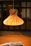Stimmungsvolle Design Hängeleuchte TR22 aus Holz Designer Hängeleuchte aus Holz von Tom Rossau - TR22