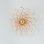 Wandleuchte ARAME aus dampfgebogenem Holzfurnier in der Holzart Esche Wandleuchte aus Esche von Tom Raffield - ARAME