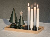 Die Kerzenhalter aus Edelstahl sind magnetisch und lassen sich so beliebig auf dem CANDLE TRAY anordnen Kerzenhalter Tablett - CANDLE TRAY von The Oak Men
