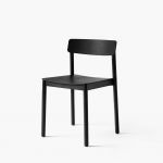 In schwarz lackierter Esche wirkt der stapelbare Holzstuhl BETTY TK2 von &tradition besonders edel stapelbarer Holzstuhl aus Esche in schwarz - BETTY TK2 von &tradition