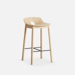 Dänischer Design Tresenstuhl MONO mit Lehne von WOUD in Eiche, weißpigmentiert lackiert MONO COUNTER CHAIR von WOUD - Design Tresenstuhl aus Holz in Eiche mit Lehne