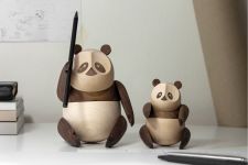 Dekorative Pandafiguren PANDA aus Holz im dänischen Design von Architectmade  Dekorative Pandafiguren aus Holz im dänischen Design - PANDA von Architectmade