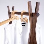 Offener Kleiderständer aus Massivholz Theo von Sixay