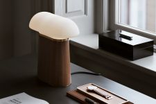 Tischleuchte aus Holz und Glas - Nova Table Lamp von Woud