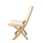 Das Gestell aus nachhaltigem Teak verleiht dem Teakholz Klappstuhl JUMP von Jan Kurtz seine notwendige Stabilität  Bequemer Teakholz Klappstuhl JUMP von Jan Kurtz