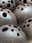Im Detail: Die Holzmaserung der runden Design Vase LEBOWSKI von The Oak Men Runde Design Vase aus Holz im Detail - Die LEBOWSKI von The Oak Men