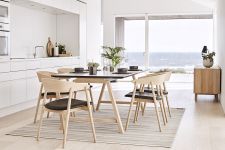 Designer Esszimmerstuhl AC2 von Andersen Furniture mit Armlehnen aus Holz - wahlweise mit verschiedenen Sitzpolstern erhältlich Designer Esszimmerstuhl mit Armlehnen aus Holz mit Polster - AC2 Chair von Andersen Furniture