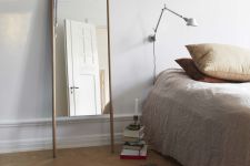 Standspiegel GEORG MIRROR von Skagerak im skandinavischen Stil  Standspiegel GEORG MIRROR von Skagerak