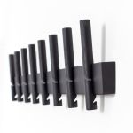 Seitenansicht der Garderobenleiste des Garderoben-Sets - RECES von Roon & Rahn